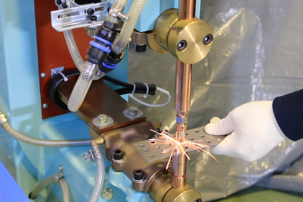 CONCEPT 不良品ゼロへと導くナット検出技術のパイオニア